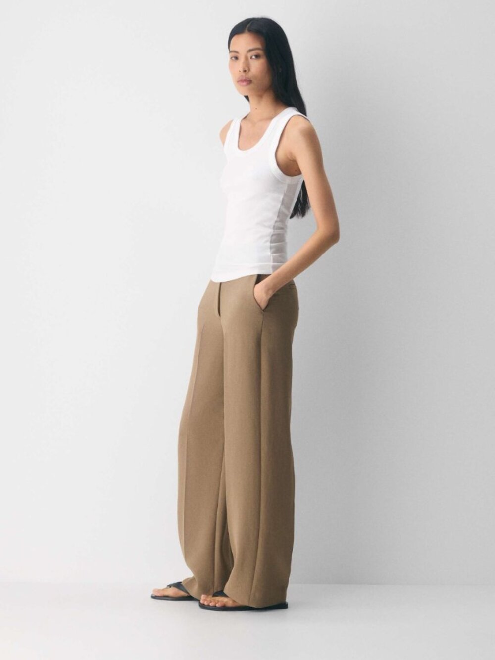Aritzia Wilfred The Limitless Pant Folio Taupe Women Size 8 Quiet Luxury Capsule